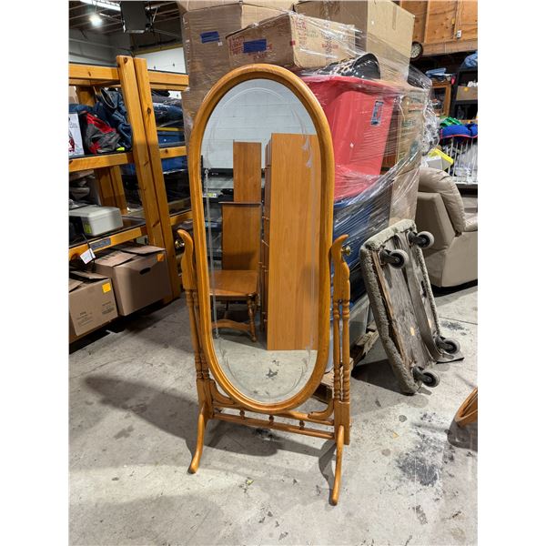 Freestanding tilting mirror