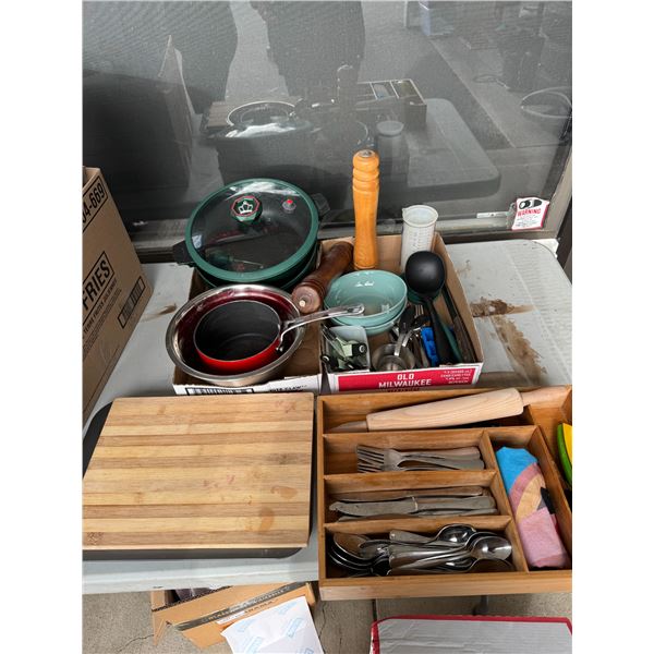 Assorted kitchen items