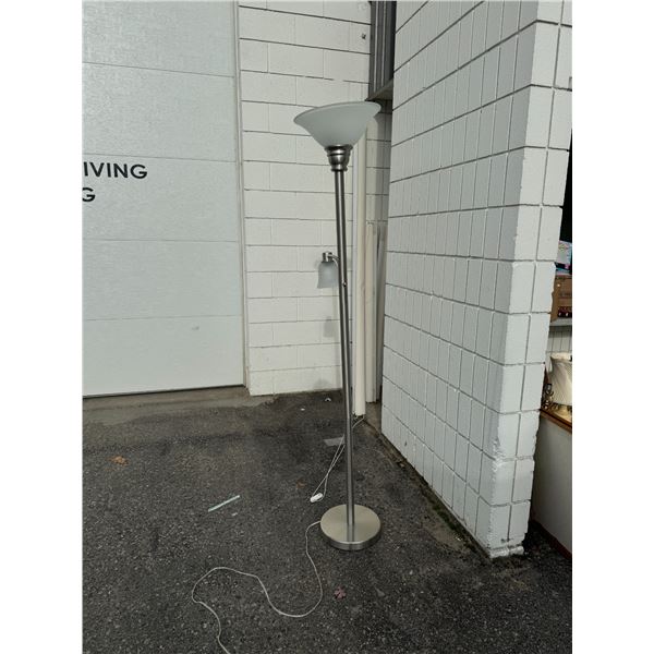 Floor lamp