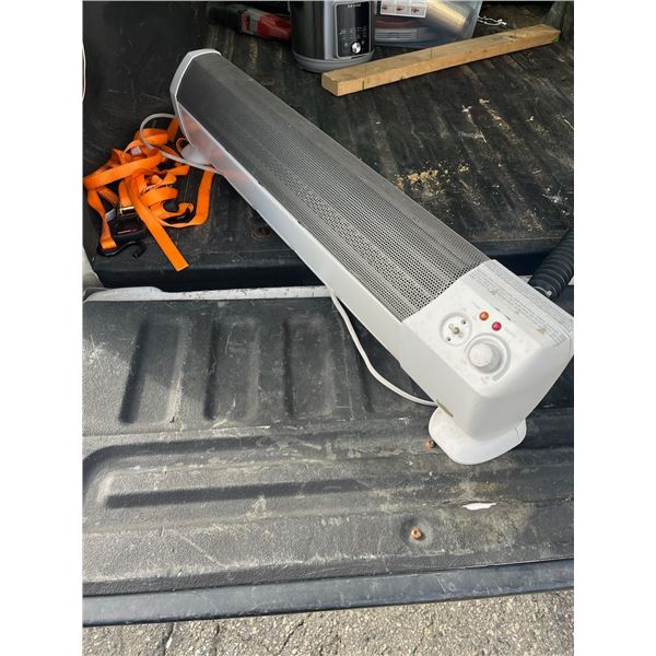 Honeywell 120V Baseboard Heater -- Works Great! Missing one knob