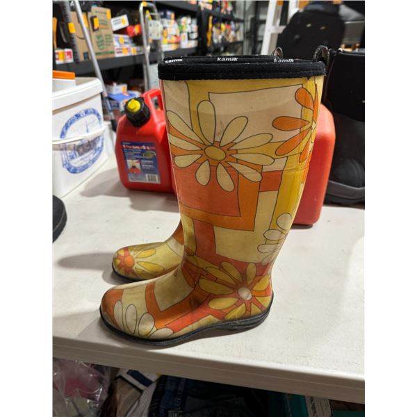 Kamik boots size 8