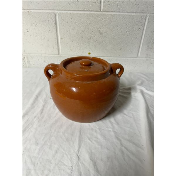 Madelta pottery bean pot