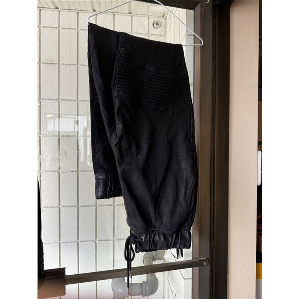 Flexed jeans by guess nwt medium