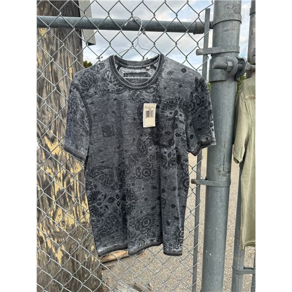 NWT guess small t shirt