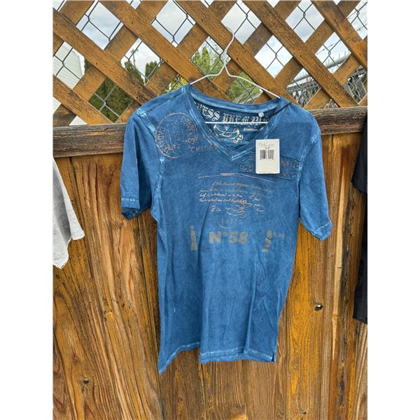 NWT guess small t shirt