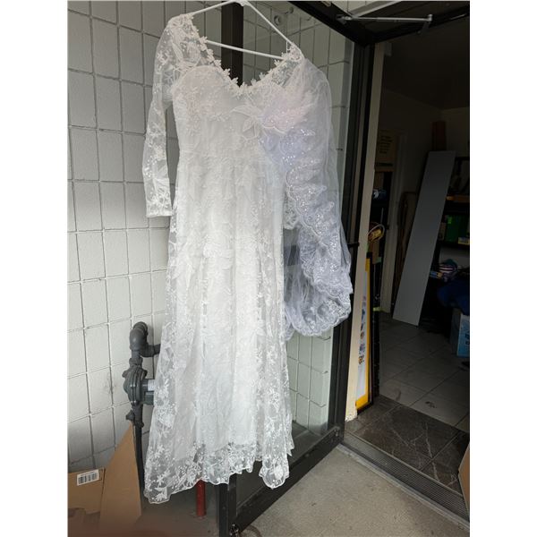 Wedding dress size large and veil