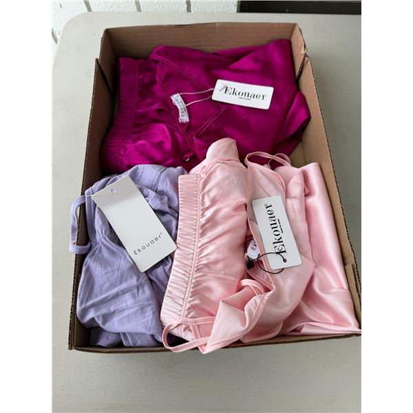 Ladies medium sleeper, three steps new with tags