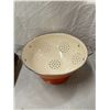 Image 1 : Large enamel kitchen strainer