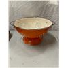 Image 2 : Large enamel kitchen strainer