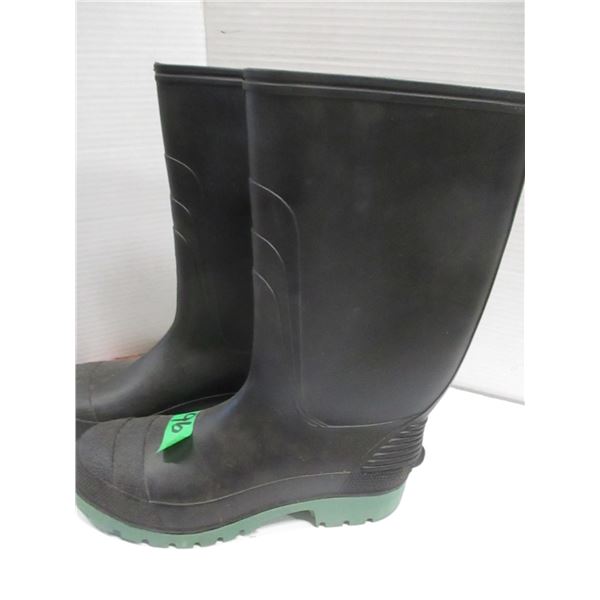 RUBBER BOOTS (SIZE 8)