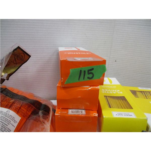 BOX C/W PLASTIC CUTLERY