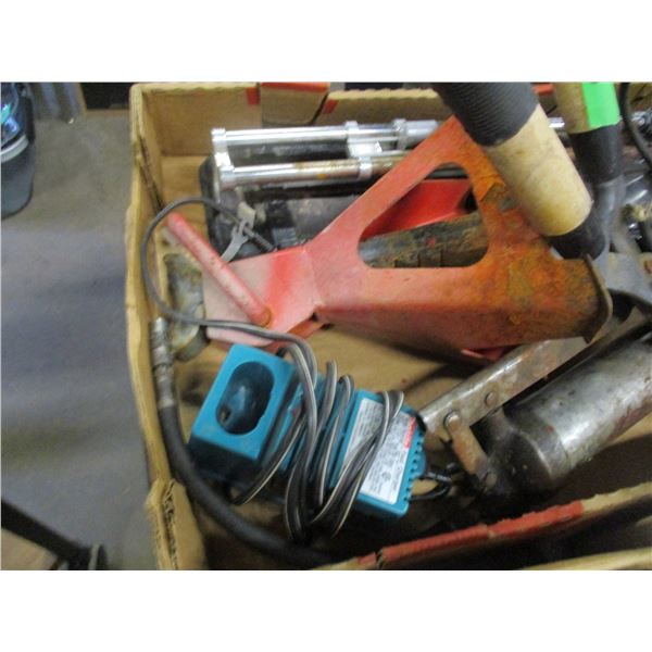 FLAT C/W TOOLS & MISC