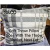Image 1 : Throw Pillow