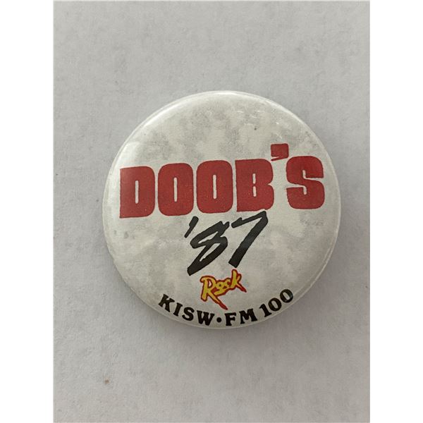 Doob's 87 radio station vintage pin