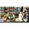 Image 2 : SHELF OF ASSORTED COLLECTIBLES INCLUDING; LIQUOR DISPENSER, FIGURINES, COOKIE JAR & MORE