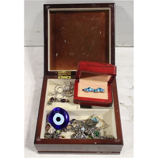 JEWELRY BOX WITH JEWELRY