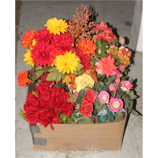 3 ARTIFICIAL FLOWER ARRANGEMENTS - ESTATE