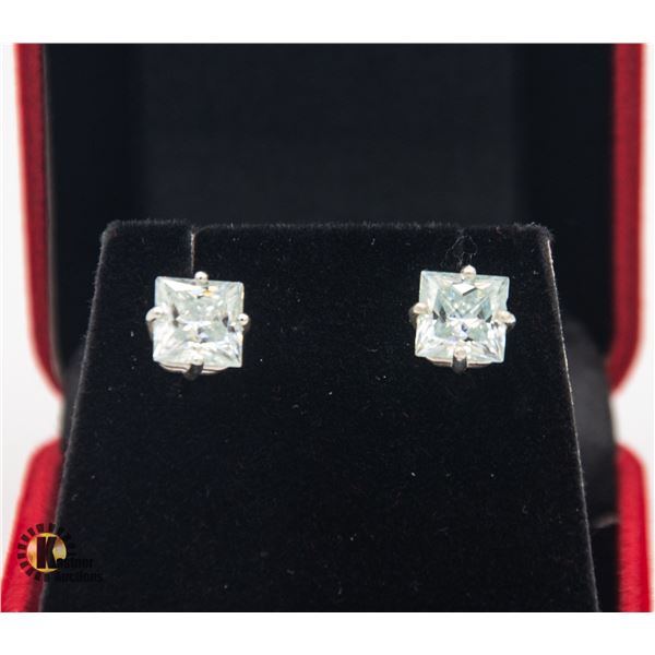 #996-14 KT WHITE GOLD POST WITH