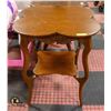 Image 1 : ANTIQUE OAK 4 LEAF CLOVER TABLE-ESTATE