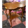 Image 2 : ANTIQUE OAK 4 LEAF CLOVER TABLE-ESTATE