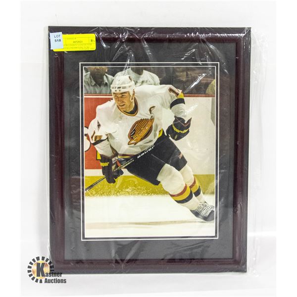TREVOR LINDEN VANCOUVER CANUCKS FRAMED PICTURE
