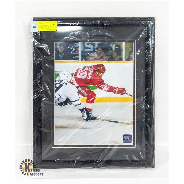 STEVE YZERMAN DETROIT RED WINGS FRAMED PICTURE