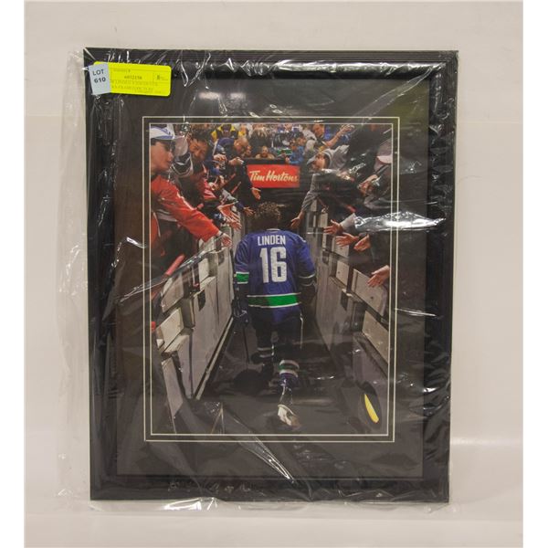 TREVOR LINDEN VANCOUVER CANUCKS FRAMED PICTURE