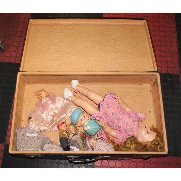 ANTIQUE LARGE SUITCASE FULL OF 1950'S DOLLS ALL