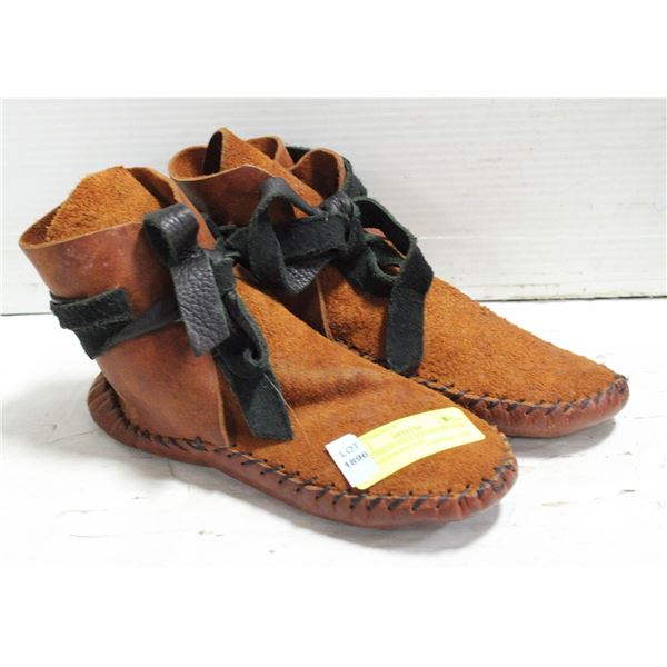 SIZE 8 WRAP AROUND MOOSE HIDE MOCASSINS-ESTATE