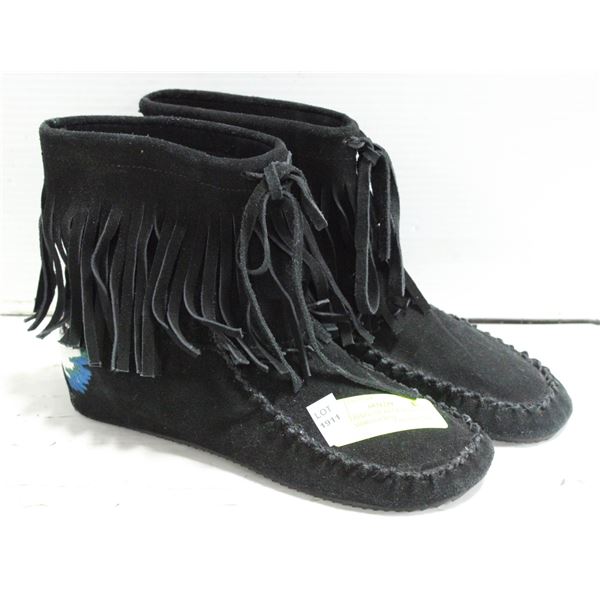 SIZE 9 FRINGE MUKLUK BOOTS WITH EMBROIDERED