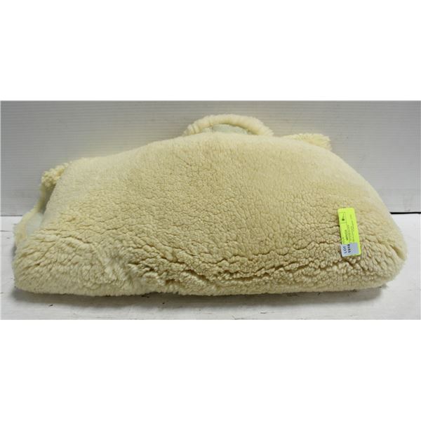 AUTHENTIC AUSTRALIAN SHEEPSKIN RUG-ESTATE