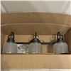 Image 1 : TRIPLE LIGHT FIXTURE