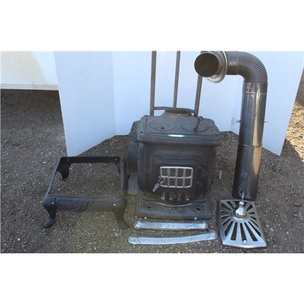 *** No 21 Cast Iron Stove - as is - Belly Measurements: 18" x 19.5" x 21" - Includes, Pipe, Base,Gua