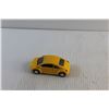 Image 5 : (10) Die Cast Volkswagen Beetle Car Toys and (9) Keychains