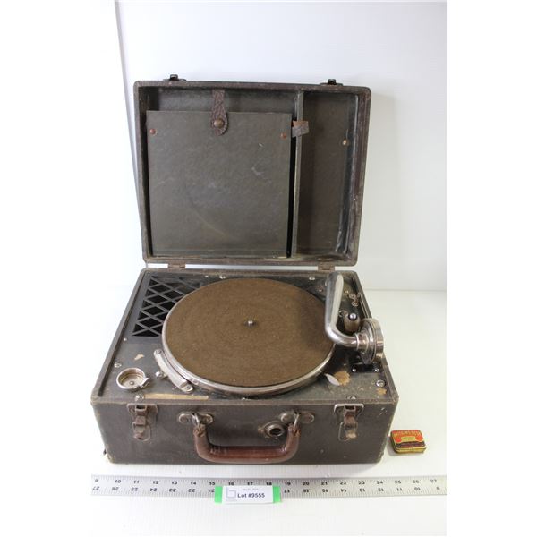 Vintage Gramophone 15" x 12" x 7.5", Tin Britain's Best Gramophone Needles