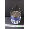 Image 1 : Wedgewood Jasperware Biscuit Barrel