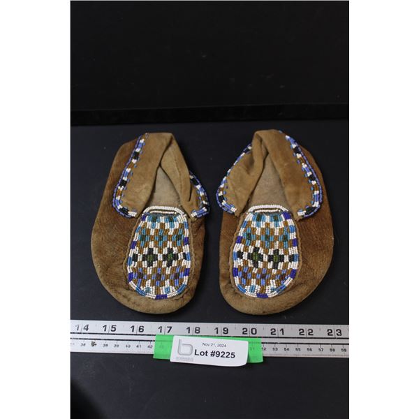 Leather Beaded Moccasins - Approx Size 7 Women's - Some Wear