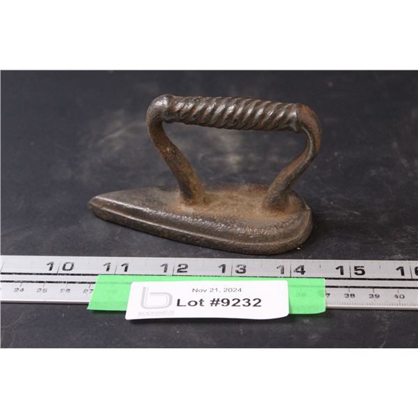 Primitive Sad Iron - 4"