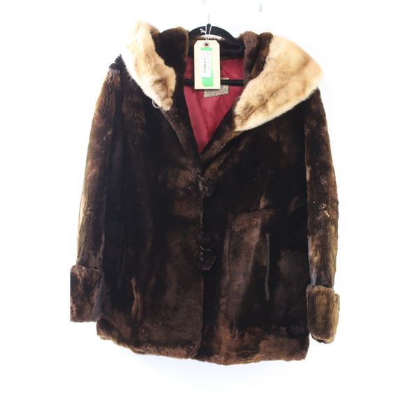 * Vintage Yaeger's Furs Ltd. Brand Fur Coat - Approx Size Medium-Large