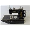 Image 2 : Vintage Vulcan Hand Crank Sewing Machine