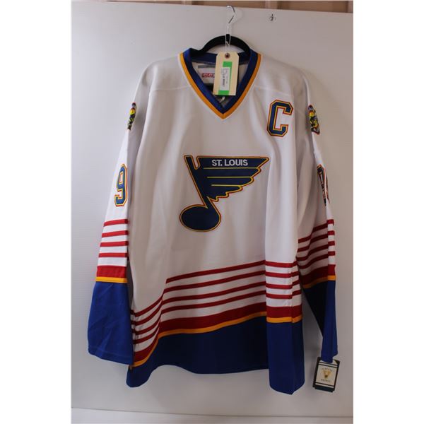 * Wayne Gretzky St. Louis Hockey Jersey - Size 52 - Signed - Not Authenticated