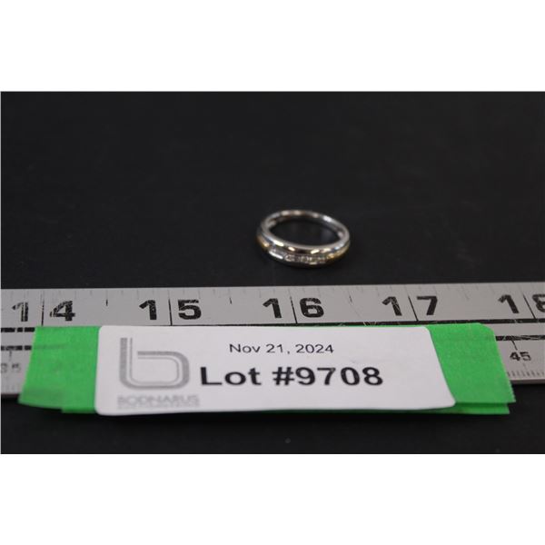 ^ 10K White Gold Wedding Band w/Seven Diamonds - Not Authenticated