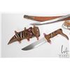 Image 2 : Three assorted knives including curved blade, hunting knife etc. all with sheaths