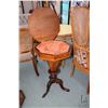 Image 1 : Antique tri-leg sewing table with fitted interior