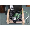 Image 2 : Everlast Heavy bag, pair of gloves and spring exerciser
