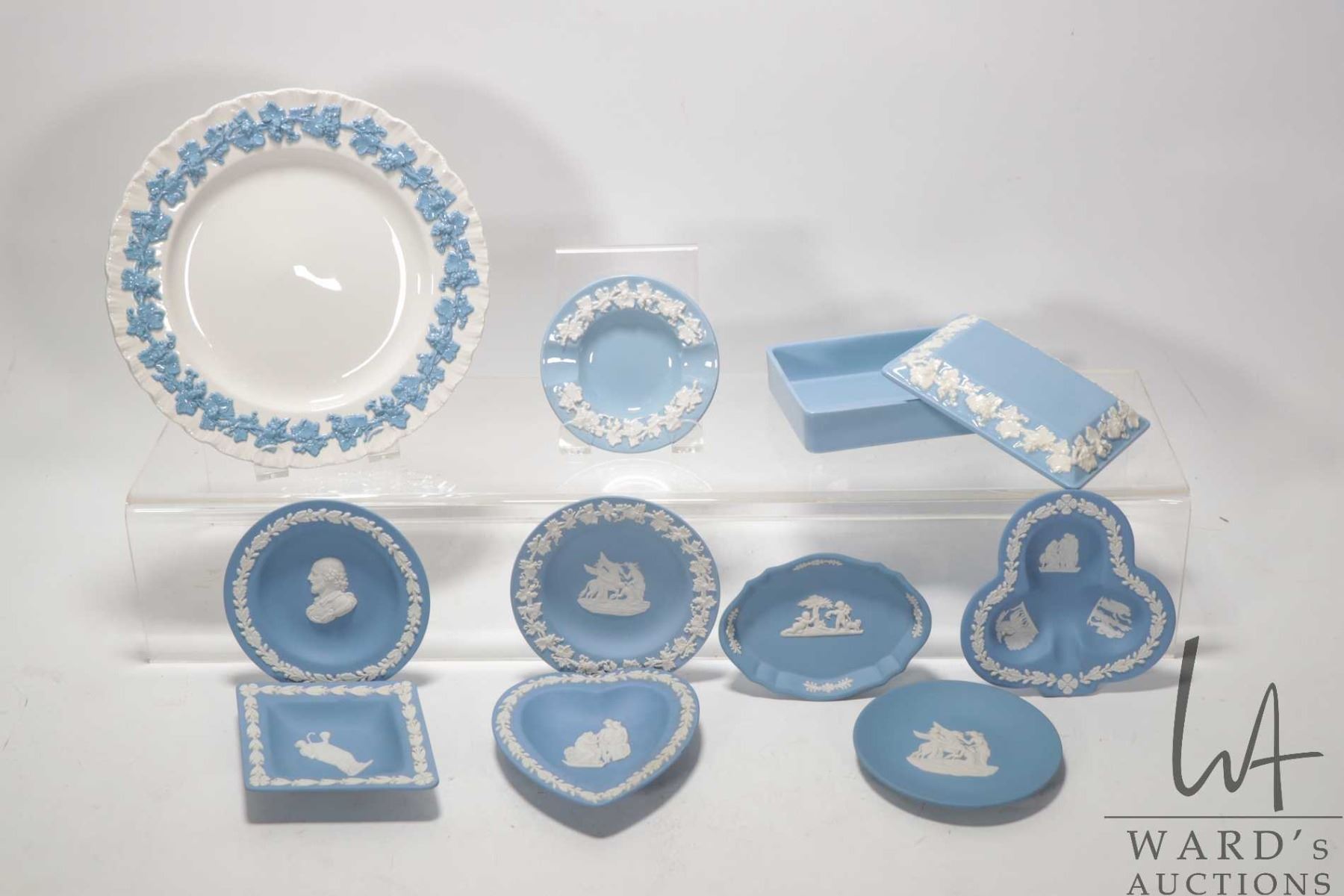 Wedgwood Queensware Raspberry Ten pieces of Wedgwood including Queensware lidded trinket box ...