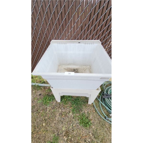 24x22x15 inch wash tub with base