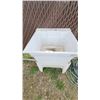 Image 1 : 24x22x15 inch wash tub with base