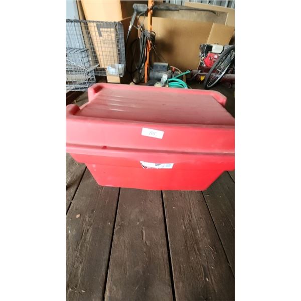 rubbermaid tub with yarn