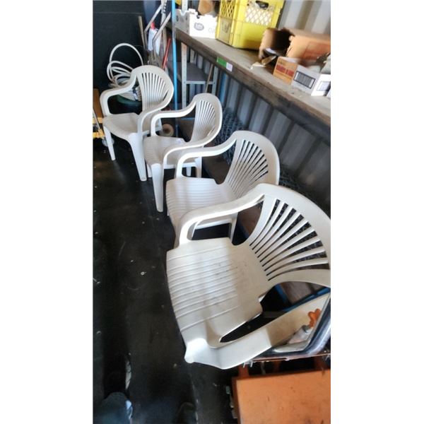 4 plastic lawn chairs